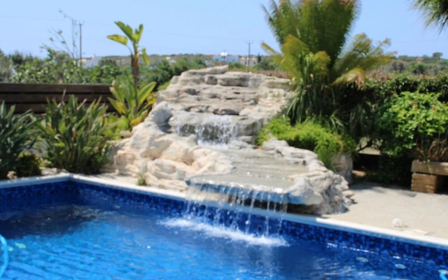 Immaculate 3-bed House in Pentakomo