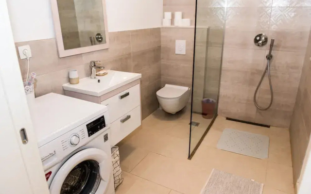 3 Bedroom 3 Bathroom Pool ,ivy House Montenegro