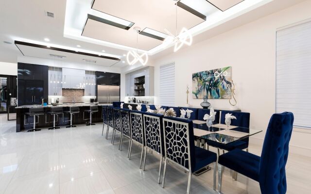 W318: 9 Bed, Avengers, Aladdin, Superhero Arcade