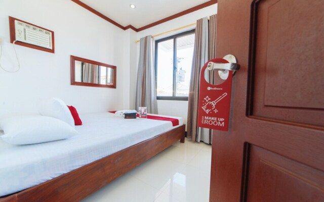 Endless Summer Hotel by RedDoorz