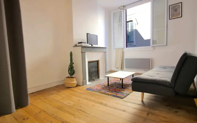 Rustic Flat in the Heart of Bayonne