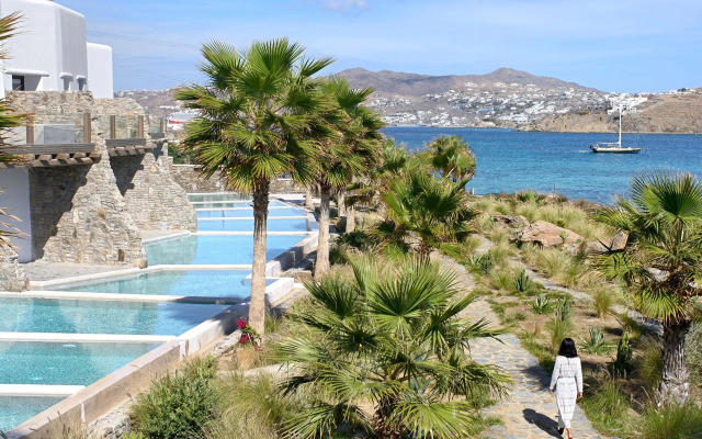 Aeonic Suites and Spa