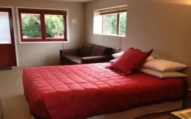 Canoe Safaris Lodge