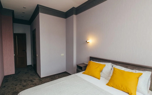 Karlson - Hostel