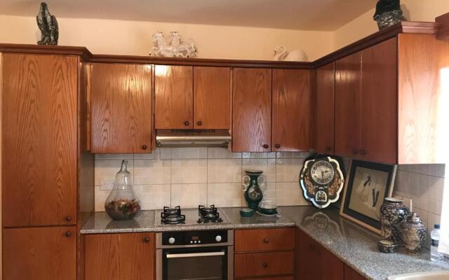 Pomos Small Sunny House