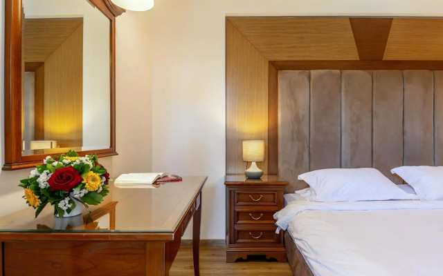 Oasis Hotel Apartments