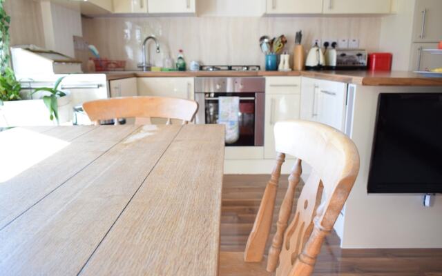 3 Bedroom House With Roof Terrace