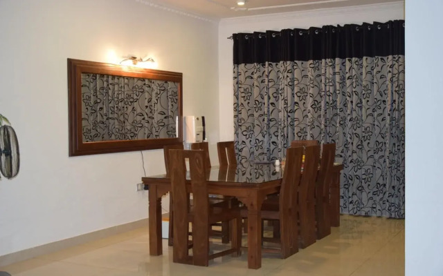 Casa White Lounge