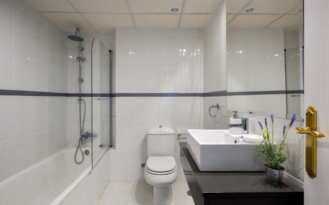 Luxury 3 Bd Apartment Next to the Cathedral. Constitución III