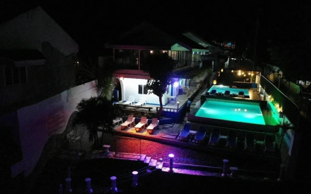 Pescadores Suites Moalboal