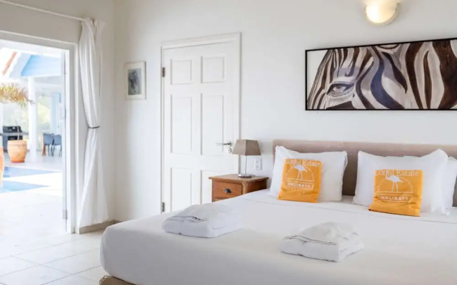 Ocean Whisper Villa in Sint Willibrordus