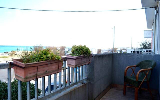 Villetta Carlotta Air conditioned House on two Levels in San Foca