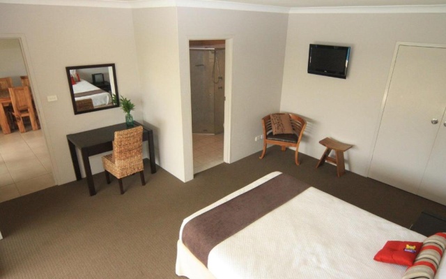 339 Pacific Blue 265 Sandy Pt Road HUGE RESORT LAGOON POOL – Guest Rooms – Salamander Bay