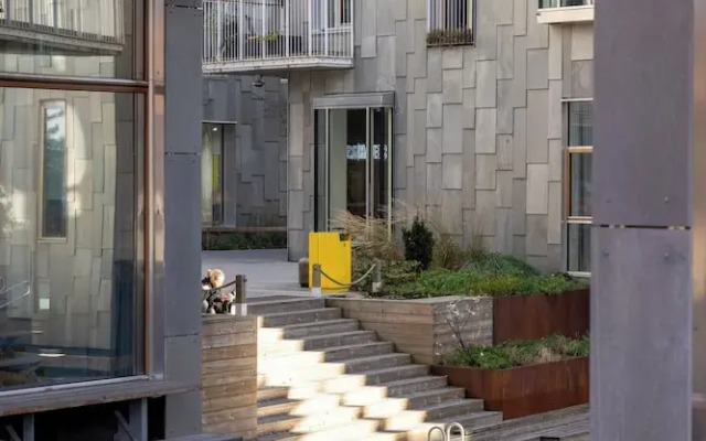 Charming Oslo Apartment With Balcony & Rooftop Access