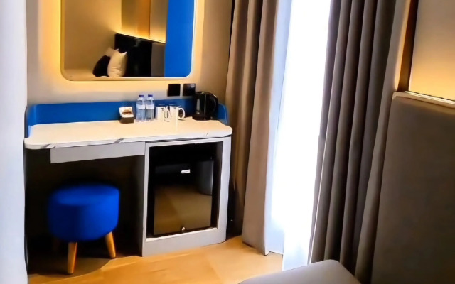 Qube Hotel by 98hospitality