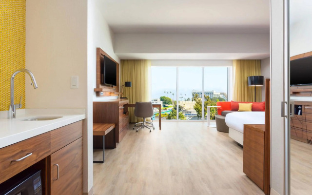 Courtyard by Marriott Santa Monica
