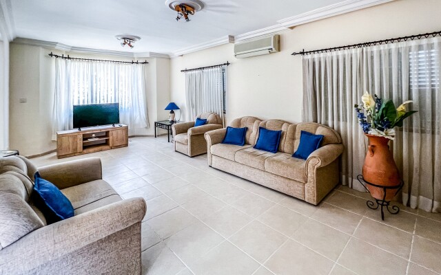 Fantastic Villa with Private Beach in Girne