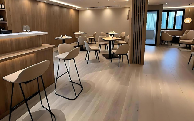 Lift Hotel