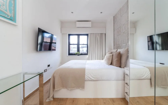 The Ravenscourt Park Collection