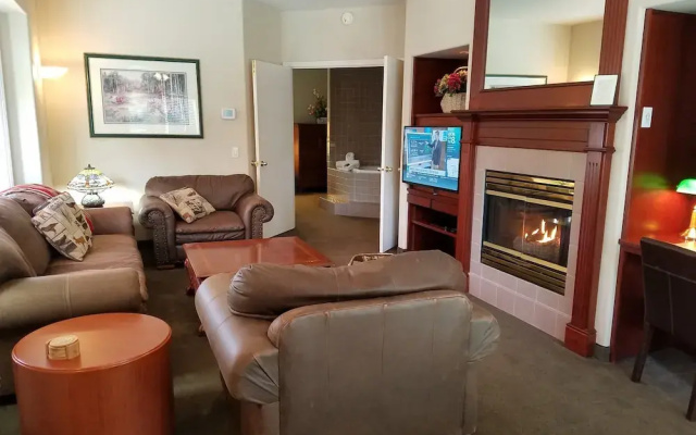 Redwood Garden Inn