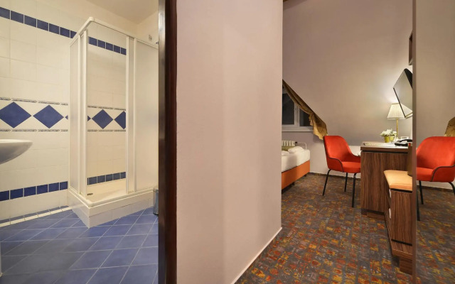 Maximilian Lifestyle Resort