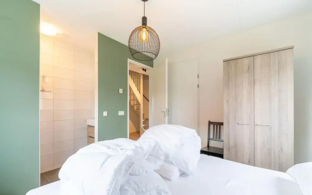 Cozy Retreat With Parking and Charging