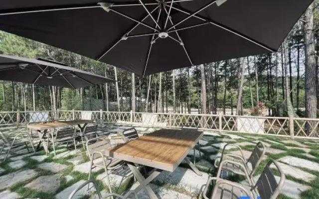 Rongyue Xianju Emerald GreenWeir Homestay