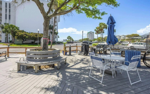 The Condor - Stay for 6