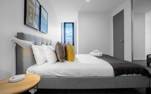 Designer 2 Bedroom Apartment In Parkville
