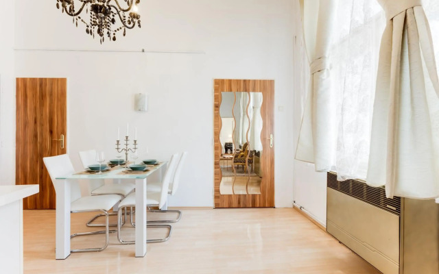 Old Town Royal Apartment With Giant Terrace