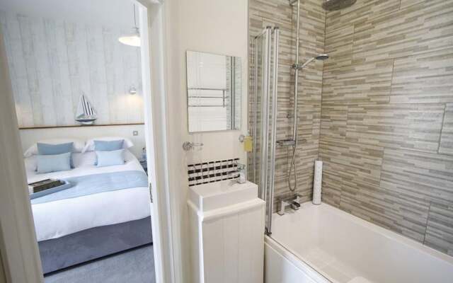 The Estuary Bar and Rooms