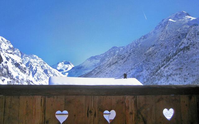 Charming Chalet in Champagny-en-vanoise Near Ski Area