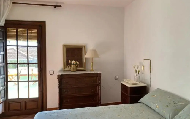 Spacious Holiday Home With Private Garden