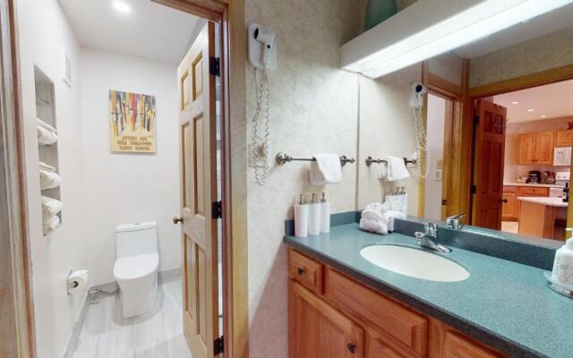 Laurelwood Condominiums Studio Premier Unit 303