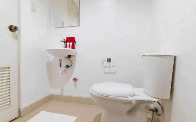 RedDoorz Plus @ Banawe Quezon City Weekly Stay