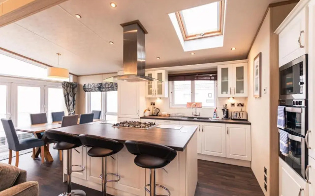 Lakeside Gem with Hot Tub