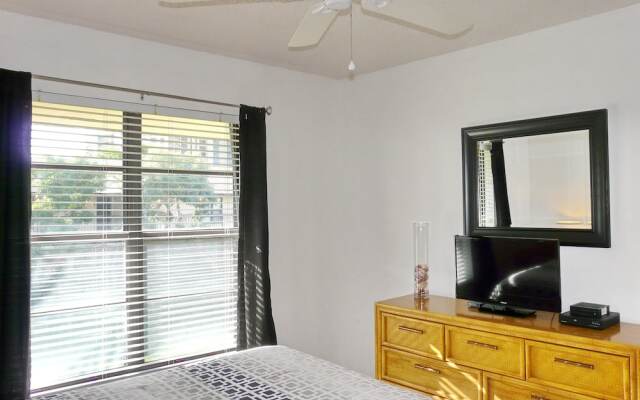 Inviting Condo With Pool Just a Steps From the Beach