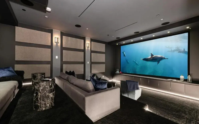 Sophisticated Modern Retreat in Bel Air