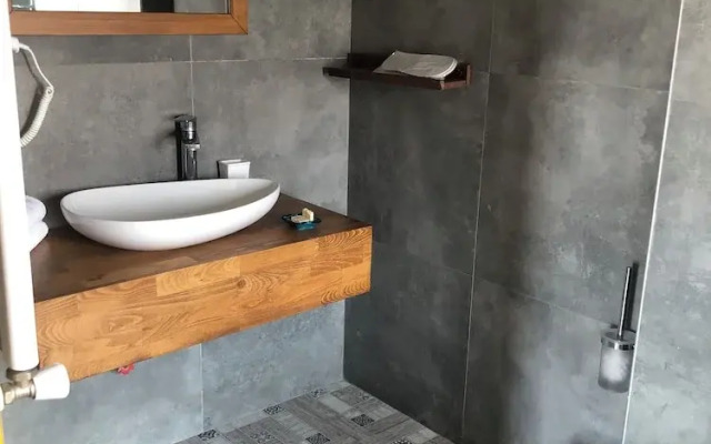 Assos Pırnal Köy Evi