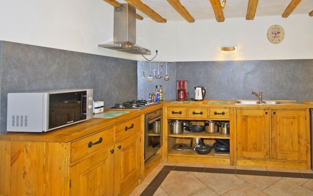 Pretty Chalet With Sauna & Skiing Nearby