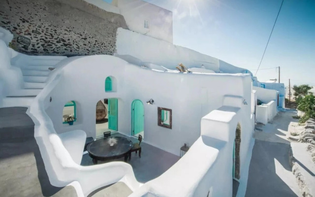 Two Bedroom Villa With Private Indoor Cave Pool