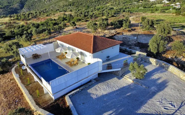 KAL2200 Villa Zeytin Uzumlu 2 Bedrooms