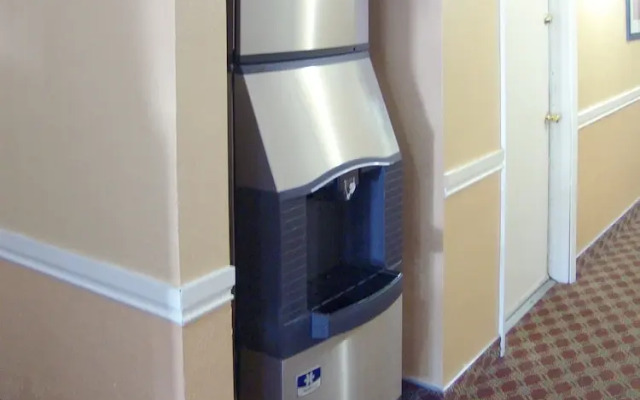 Holland Inn and Suites