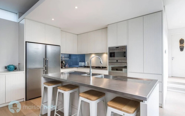 4 Bedroom Luxury House With Pool & Near Beach