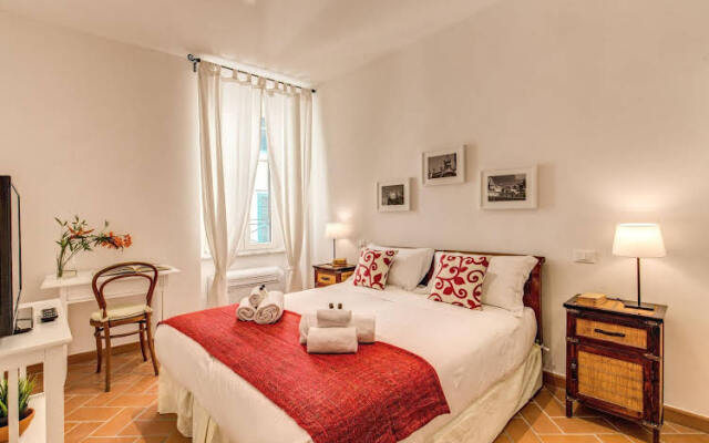 Trevi Fountain Elegant Two Bedrooms