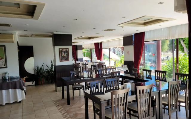 Carna Garden Hotel