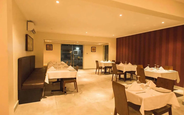 Earl Heights Suites Hotel