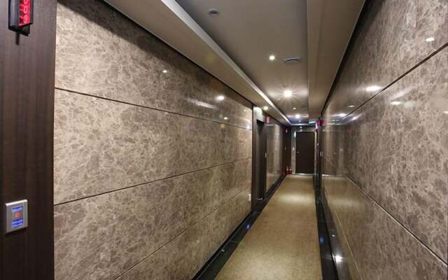Honors Hotel