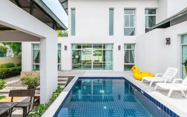 AnB Pool Villa 3BR Glass House in Pattaya