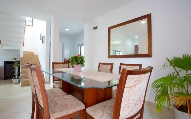 Casa com 3 qts em rua Tranquila no Campeche